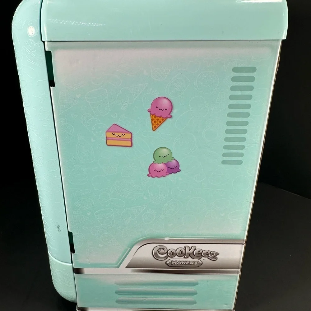 Cookeez Makery Mini Fridge in Light Blue pre owned Exellent condition